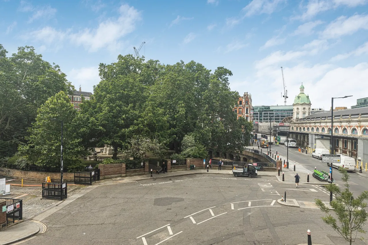 West Smithfield, Clerkenwell, EC1A, photo 17