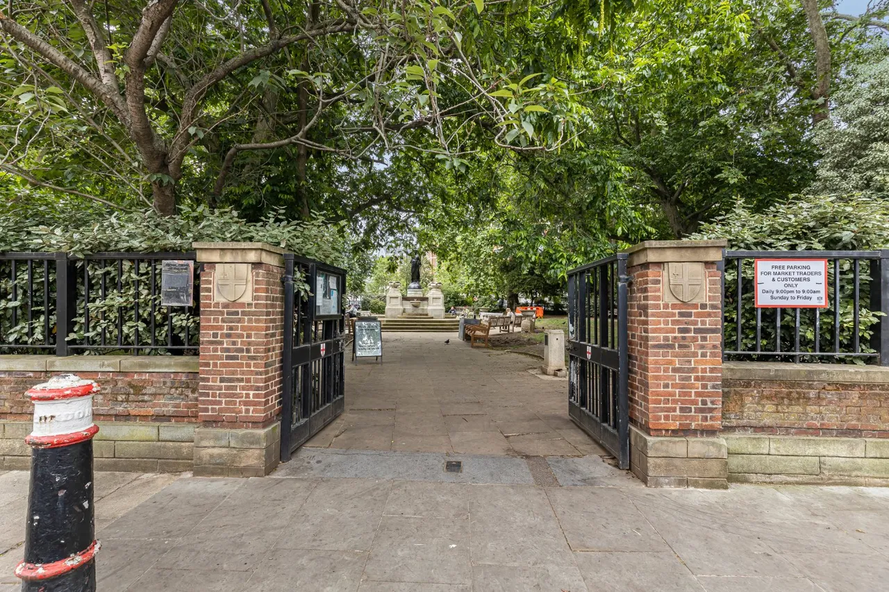West Smithfield, Clerkenwell, EC1A, photo 11