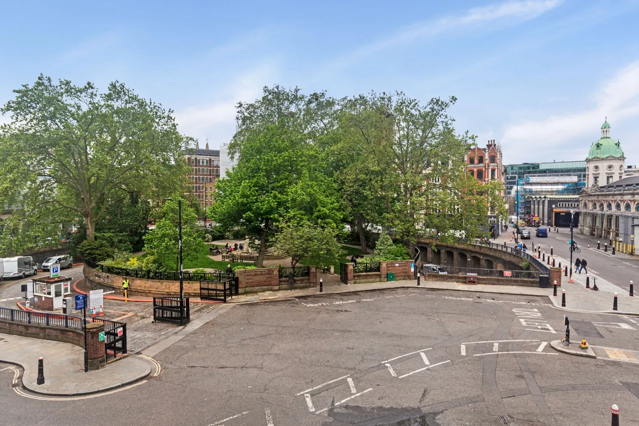West Smithfield, Clerkenwell, EC1A, photo 6