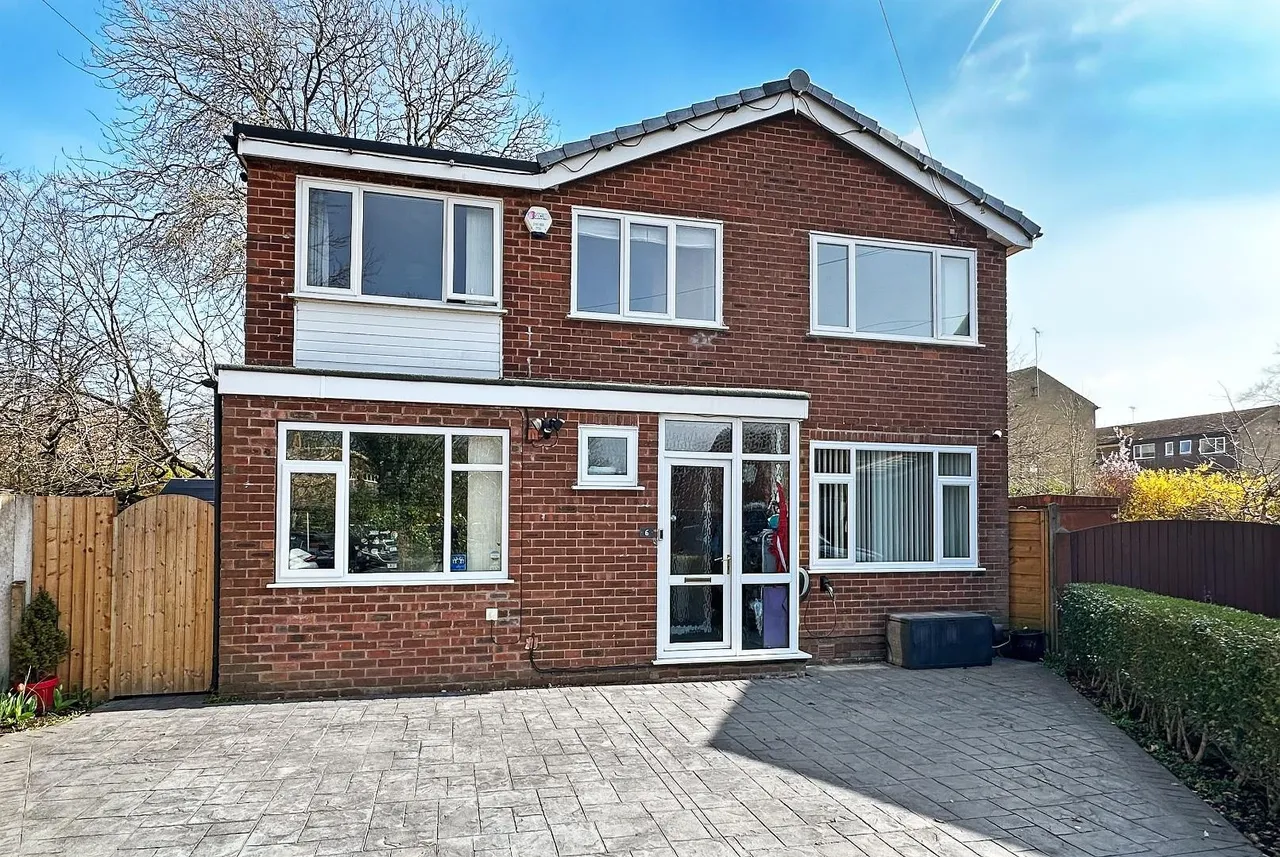 4 bed house for sale — Kersal Drive, Timperley, Cheshire WA15 6UX