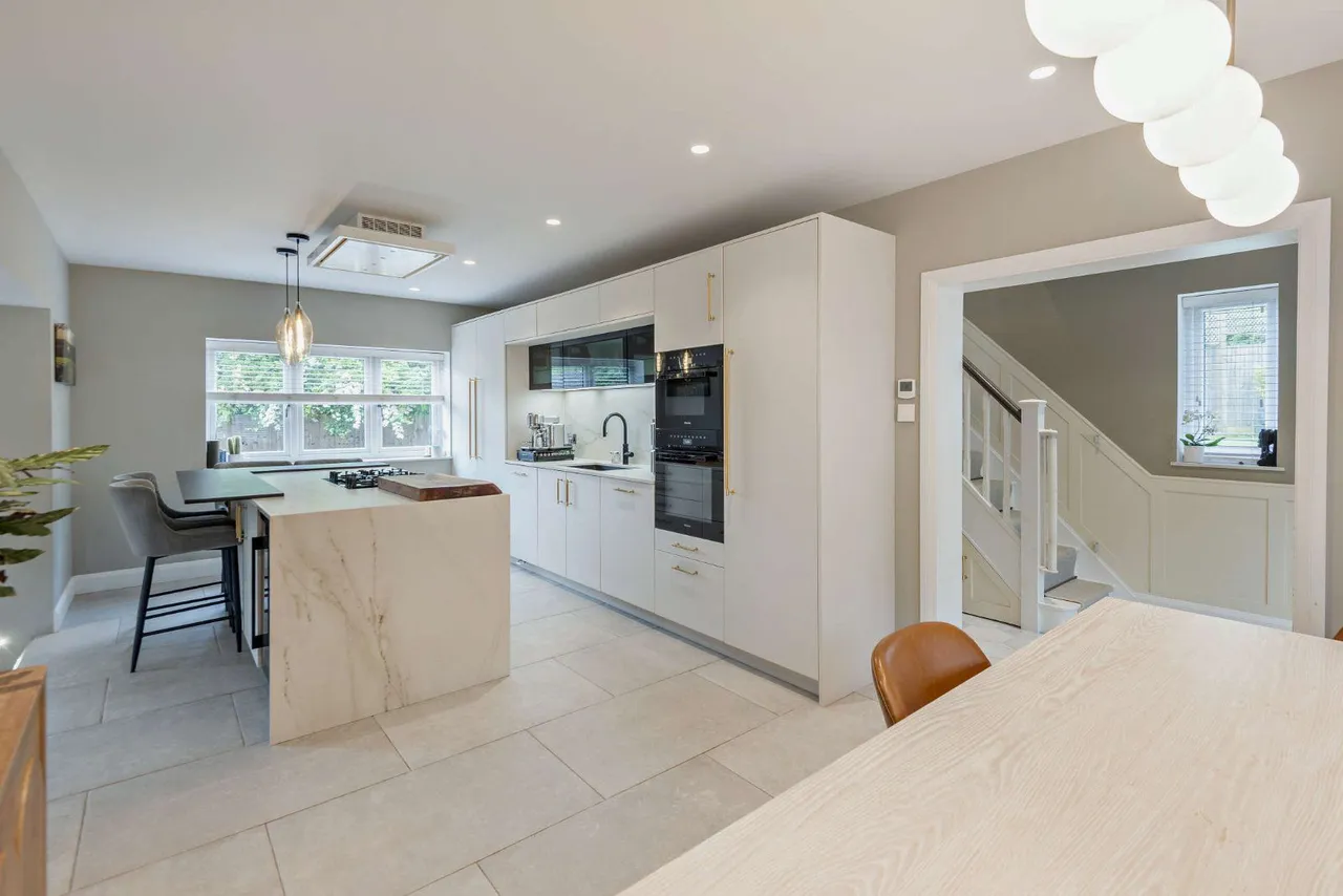 Cherry Tree Avenue, Haslemere, Surrey, GU27 1JW, photo 5