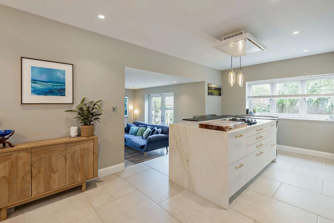 Cherry Tree Avenue, Haslemere, Surrey, GU27 1JW, photo 6