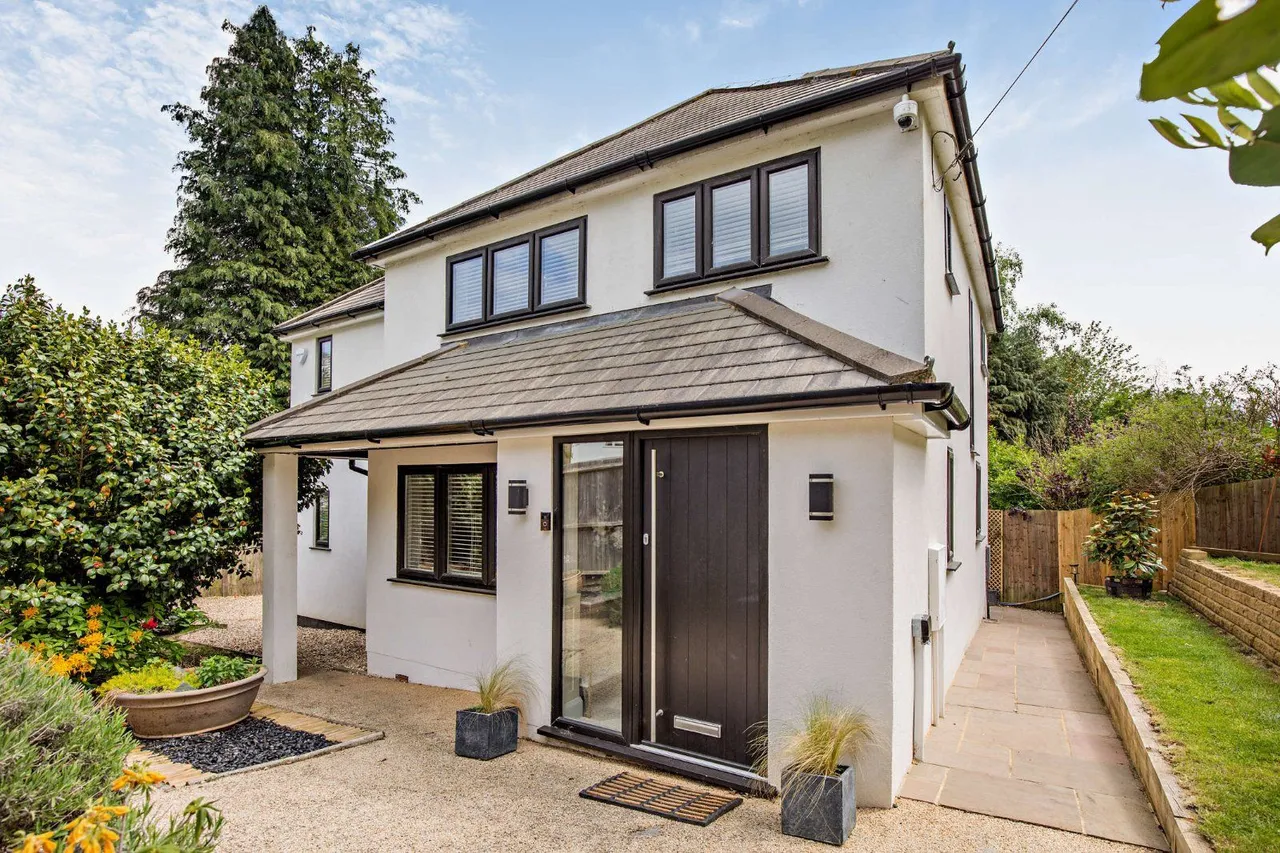 4 bed house for sale — Cherry Tree Avenue, Haslemere, Surrey, GU27 1JW