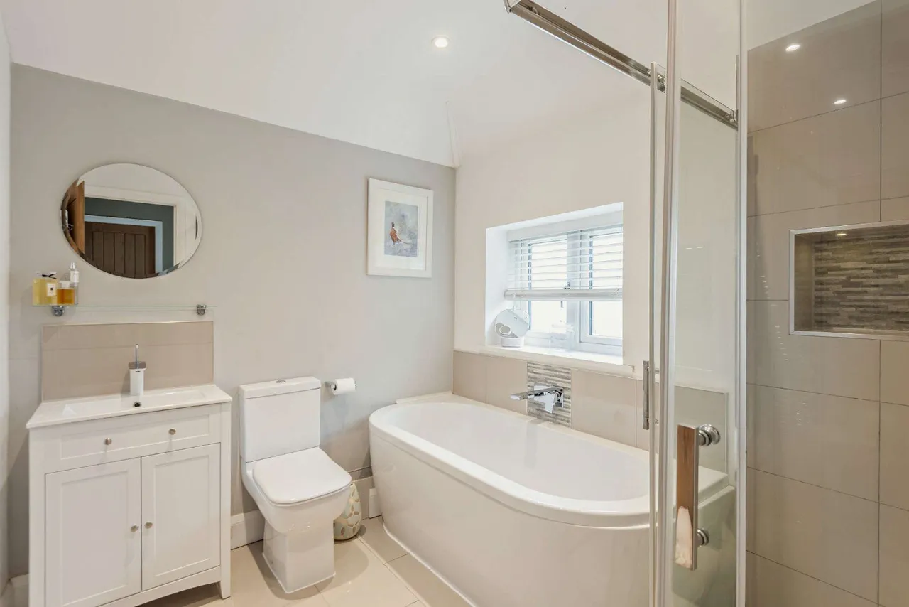 Cherry Tree Avenue, Haslemere, Surrey, GU27 1JW, photo 11
