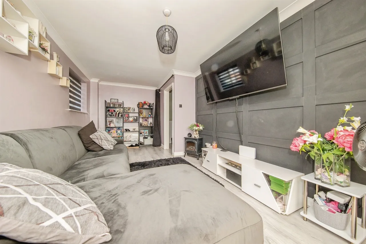 Tulip Way, Clacton-On-Sea, CO16, photo 3