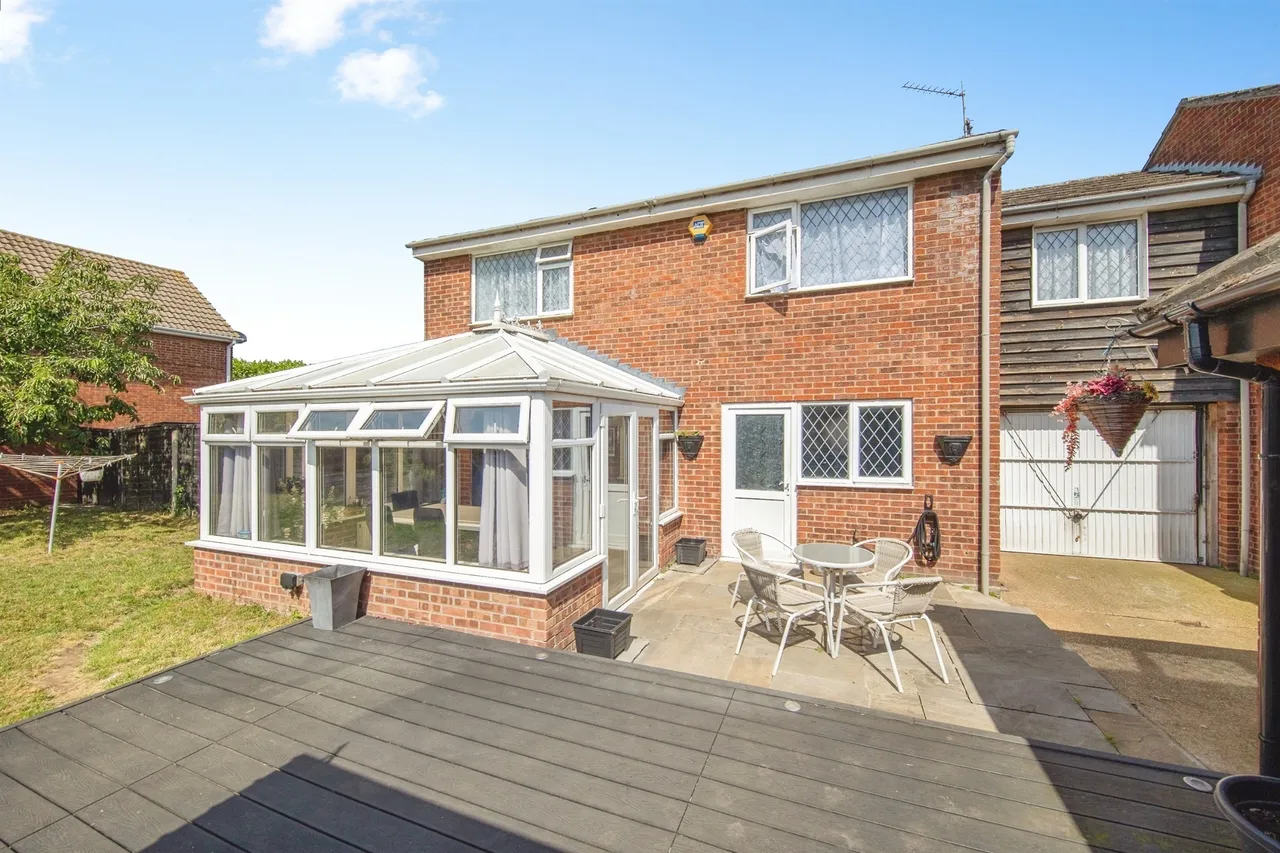 Tulip Way, Clacton-On-Sea, CO16, photo 17