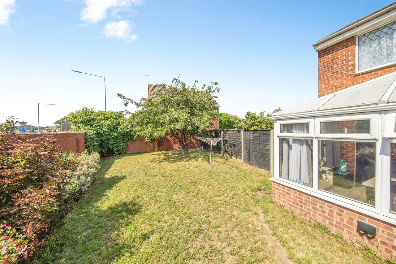 Tulip Way, Clacton-On-Sea, CO16, photo 16