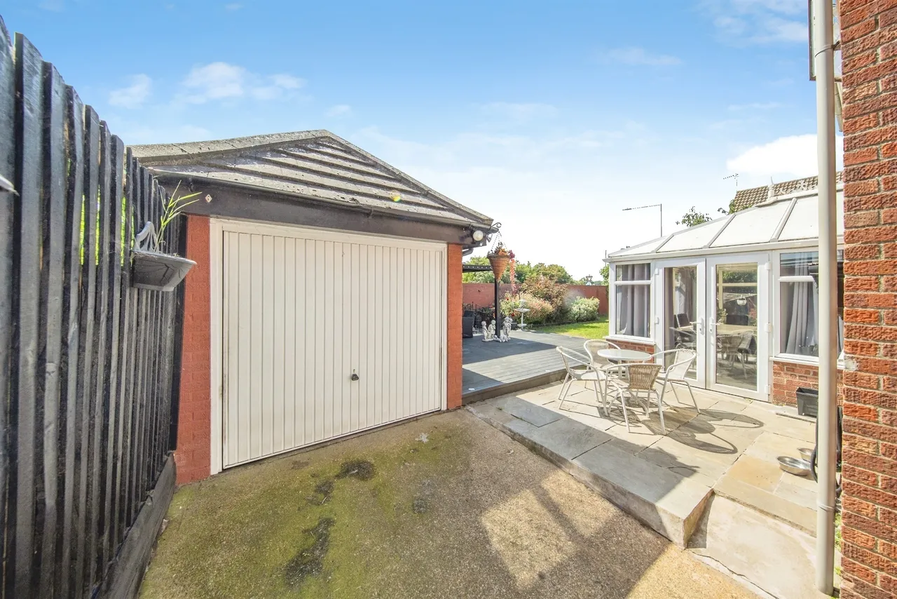 Tulip Way, Clacton-On-Sea, CO16, photo 14