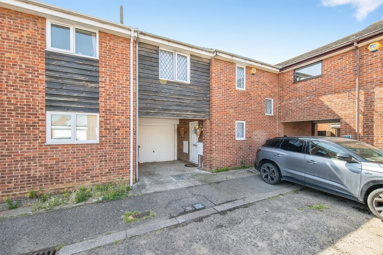 Tulip Way, Clacton-On-Sea, CO16, photo 19