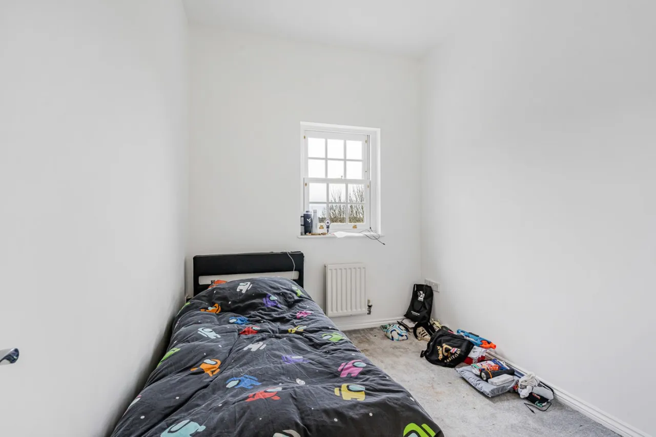 Gawton Crescent, Netherne On The Hill, photo 9