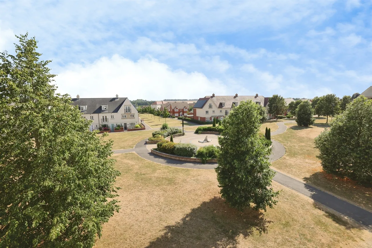 Holloway Close, Amesbury, SP4, photo 18