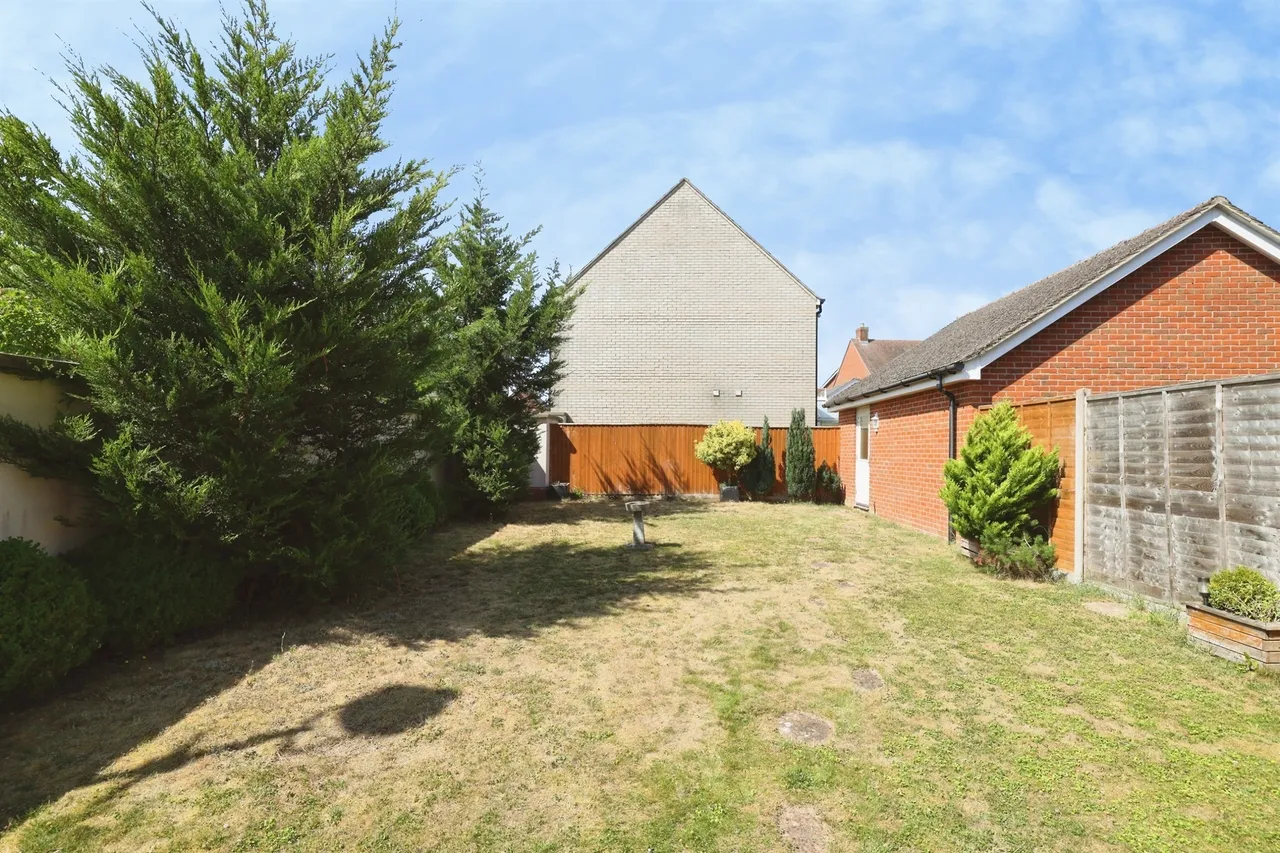 Holloway Close, Amesbury, SP4, photo 19