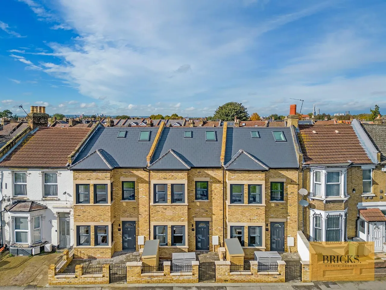 3 bed house to rent — Grove Green Road, London, E11 4EN