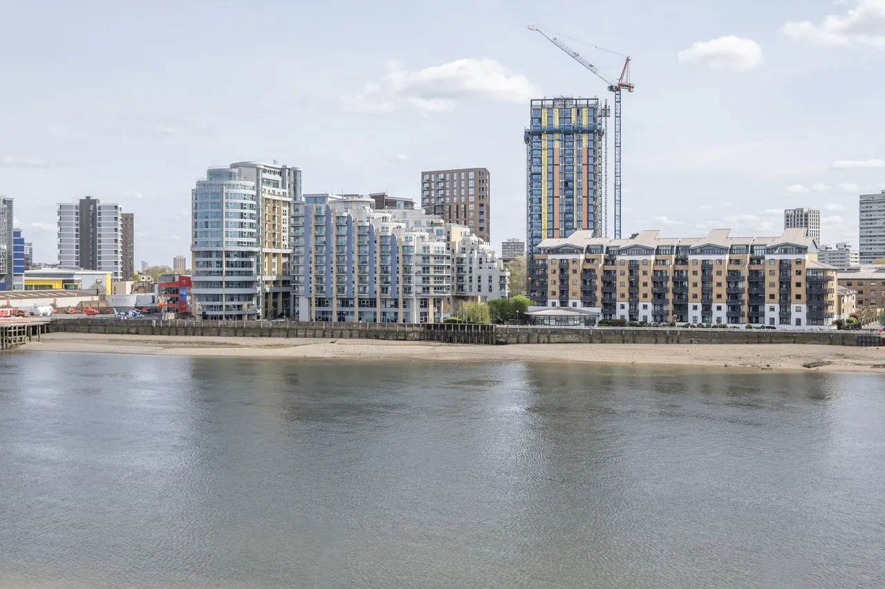 2 bed flat for sale — William Morris Way, London, SW6