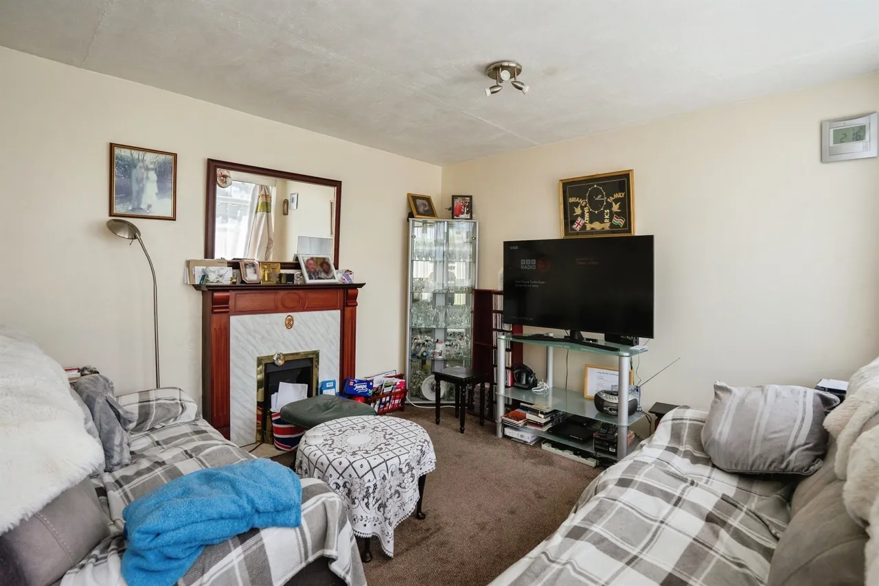 Meadow Road, Worthing, photo 2