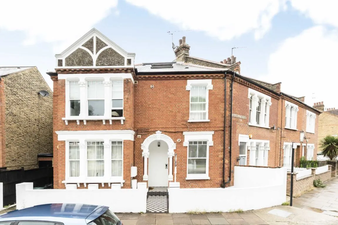 1 bed flat to rent, Ravenslea Road, SW12