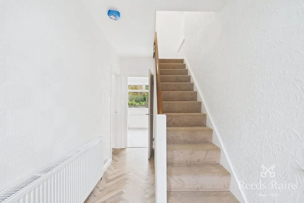 Lodge Lane, Hyde, SK14, photo 3