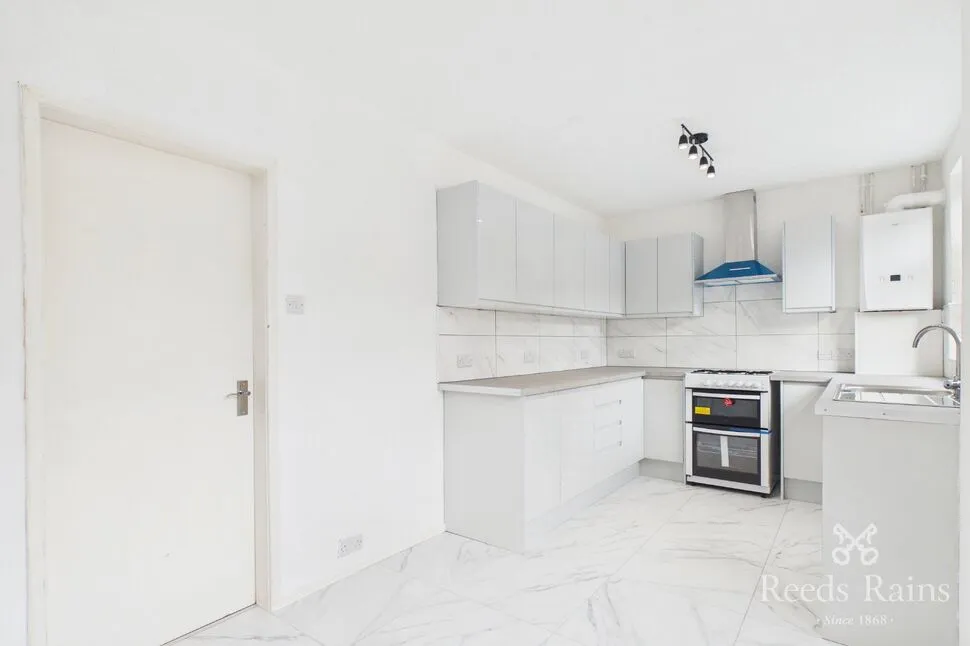 Lodge Lane, Hyde, SK14, photo 7
