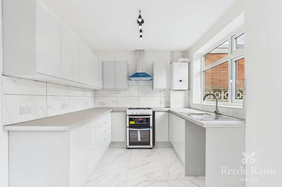 Lodge Lane, Hyde, SK14, photo 6