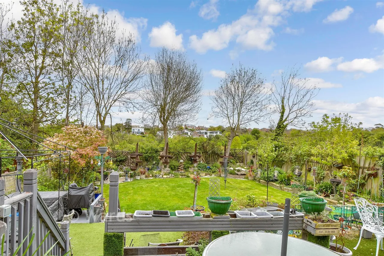 Hillside Road, Minster-On-Sea, ME12, photo 13