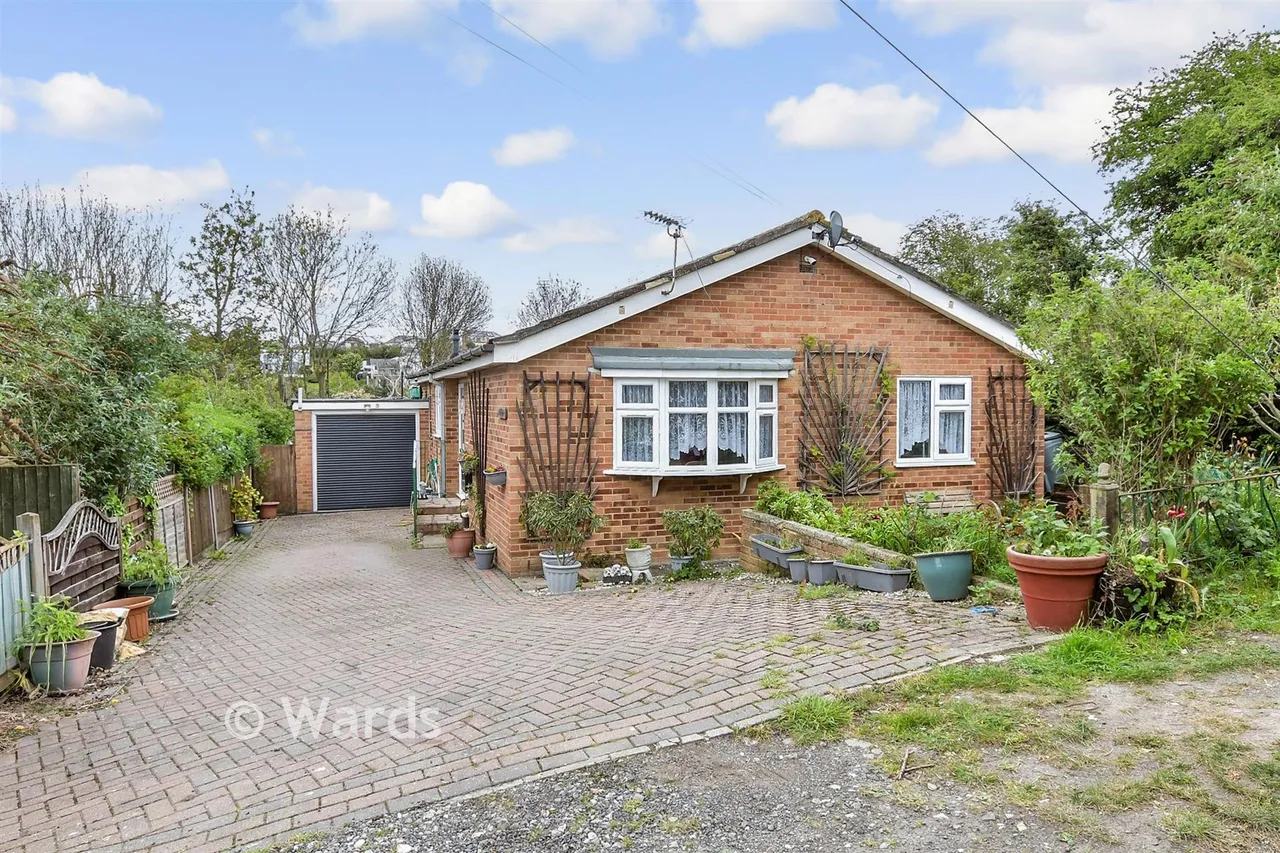 3 bed house for sale, Hillside Road, Minster-On-Sea, ME12