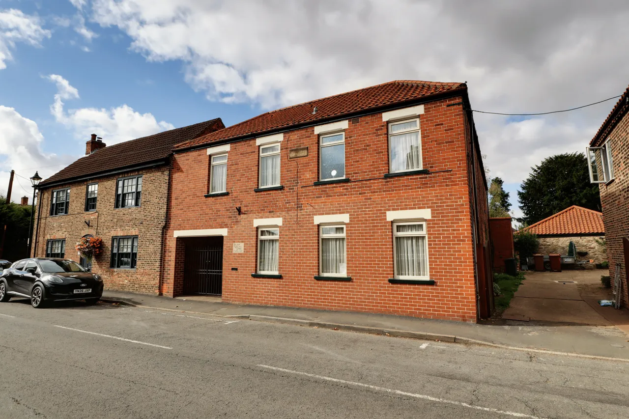 High Street, Burton-Upon-Stather, DN15, photo 21
