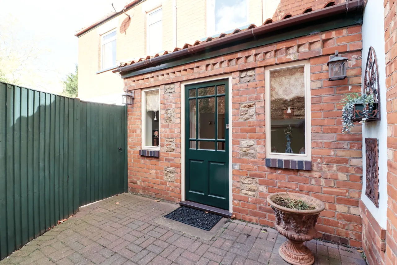 High Street, Burton-Upon-Stather, DN15, photo 23
