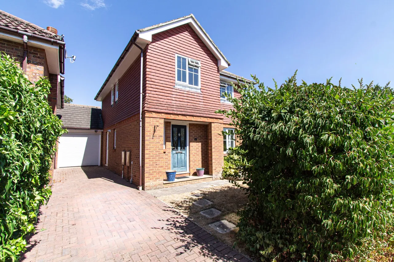 4 bed house for sale — Cavendish Gardens, Church Crookham, Fleet, GU52 6PD