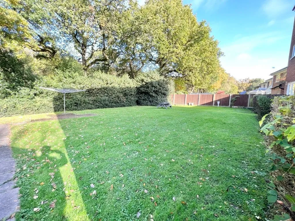 Frimley Green, Camberley, photo 10