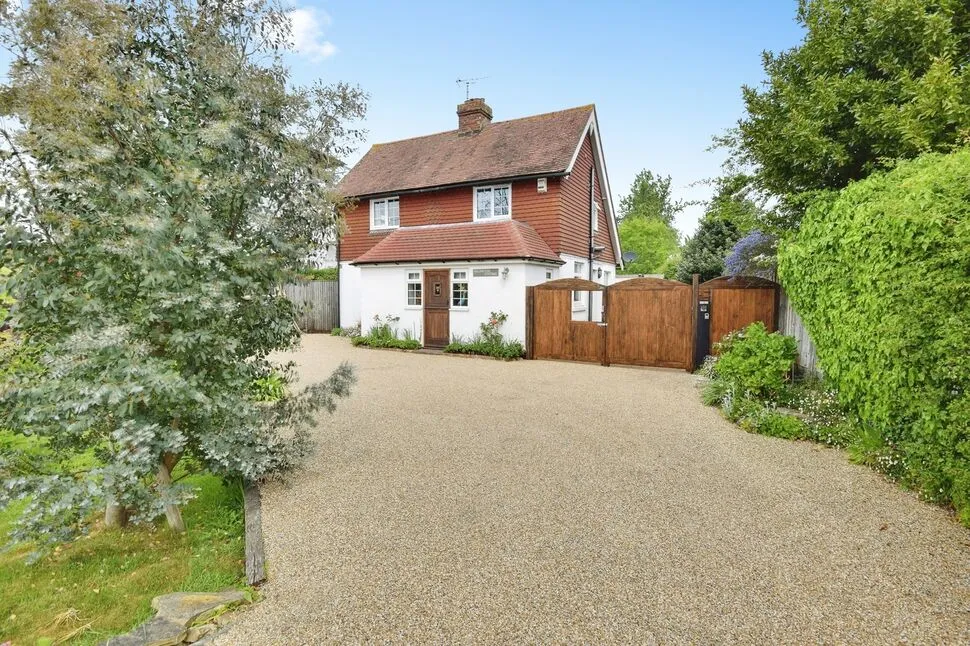 3 bed house for sale, Main Road, Icklesham, TN36