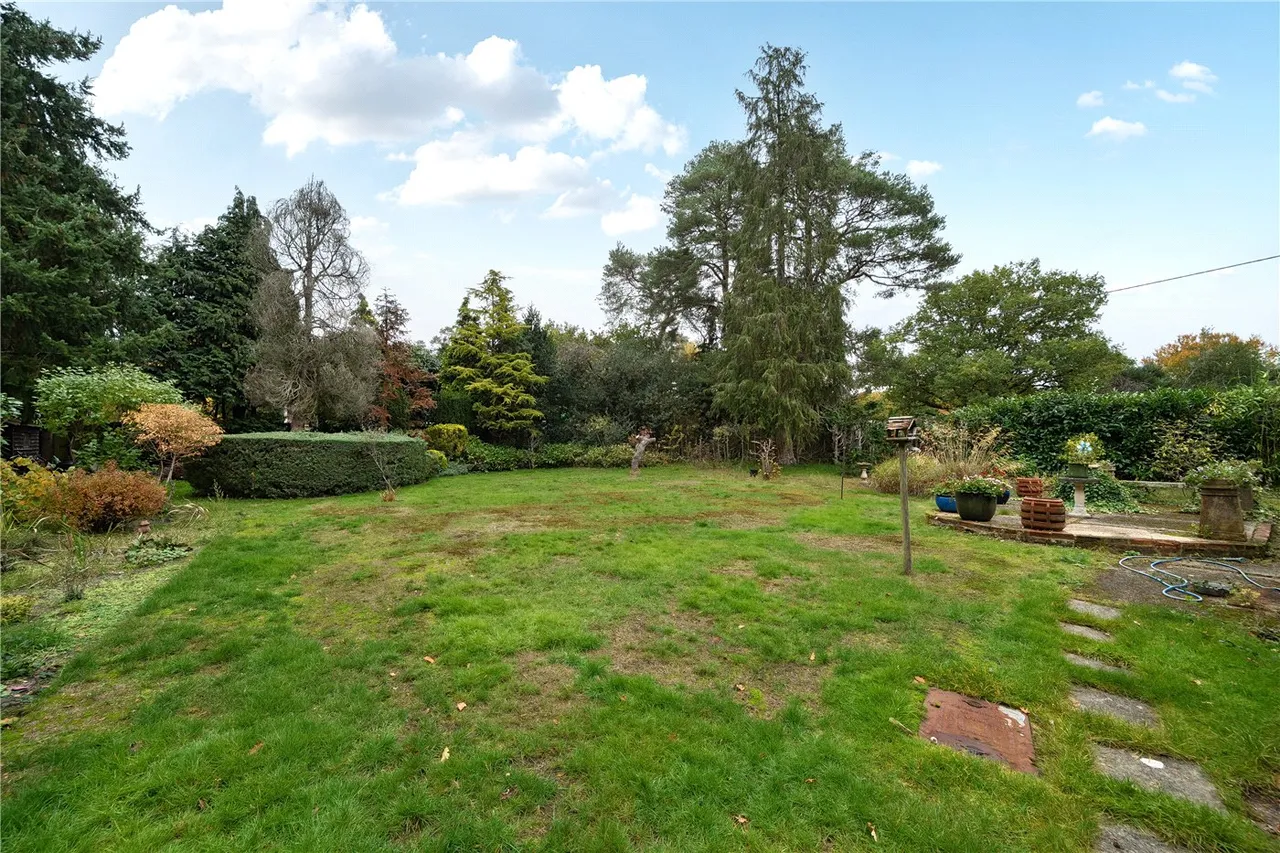 Sandy Lane, Rushmoor, Farnham, Surrey, GU10, photo 3