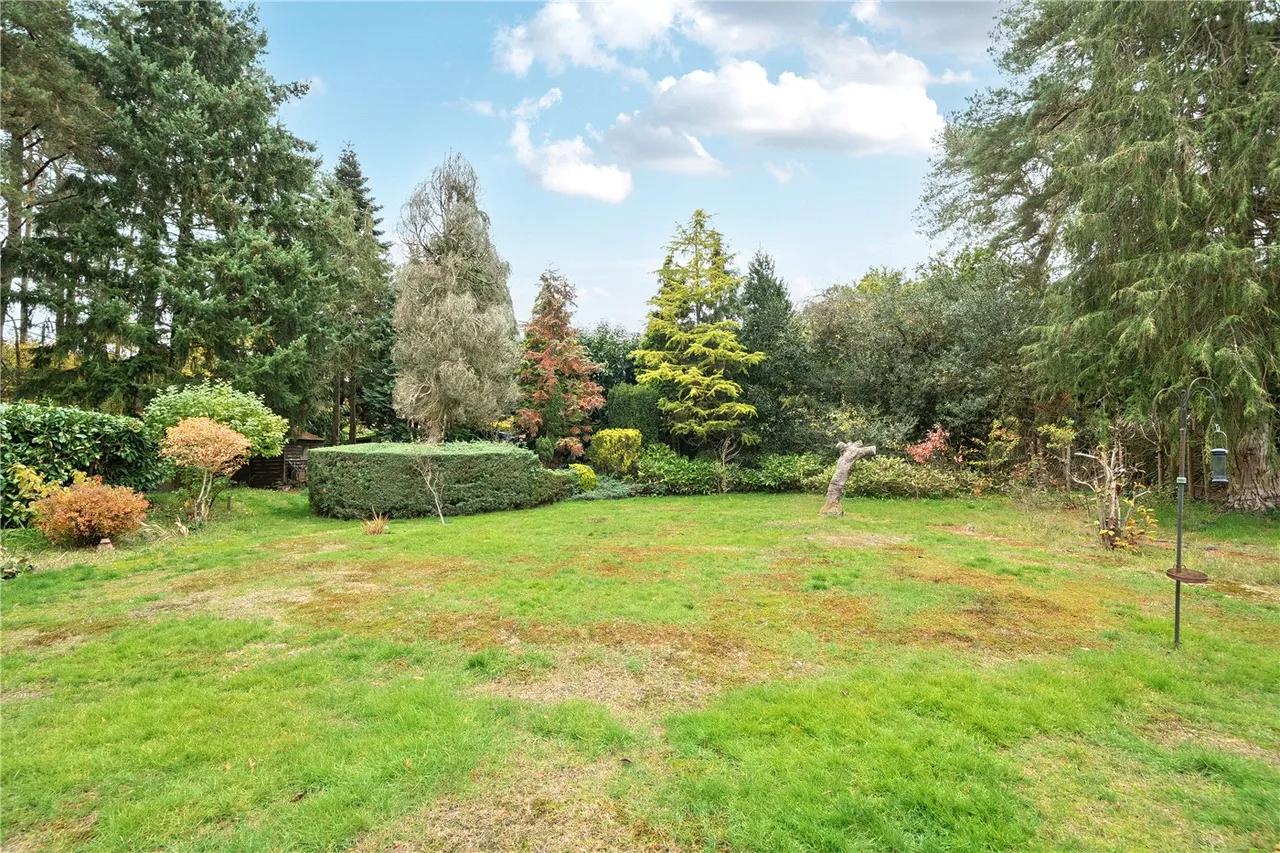 Sandy Lane, Rushmoor, Farnham, Surrey, GU10, photo 5