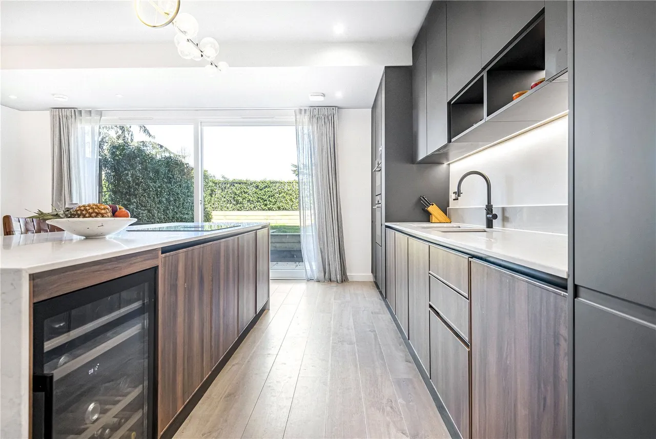 Daffodil Crescent, Barnet, Hertfordshire, EN4 0EB, photo 4
