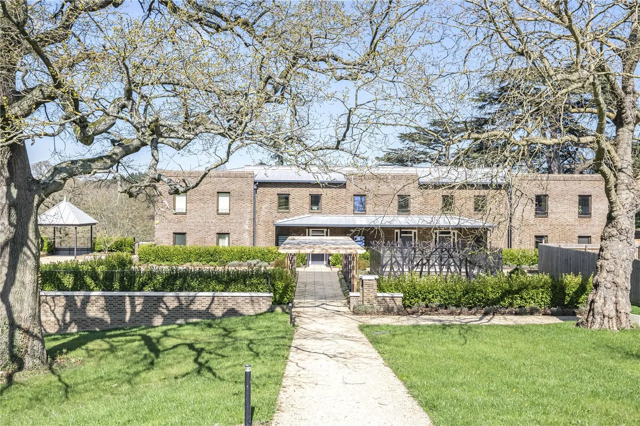 4 bed house to rent — Daffodil Crescent, Barnet, Hertfordshire, EN4 0EB
