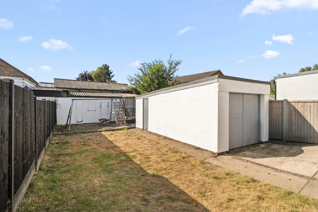 First Avenue, Walton-On-Thames KT12 2HL, photo 10