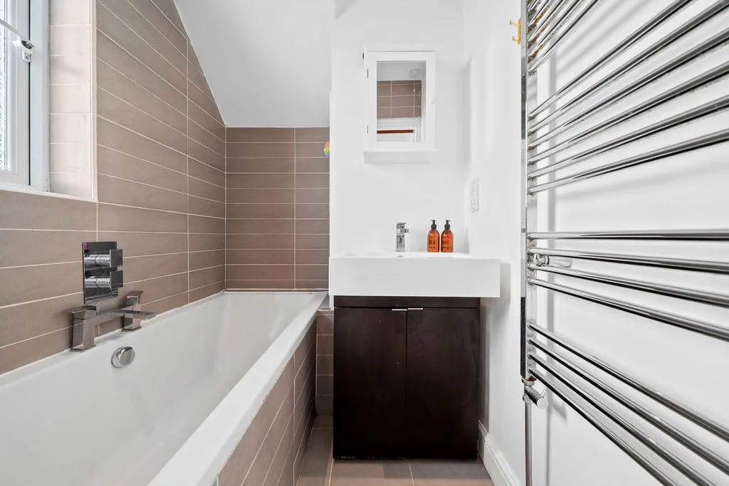 First Avenue, Walton-On-Thames KT12 2HL, photo 8