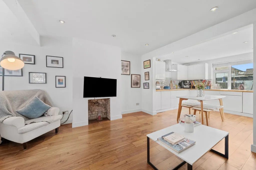 First Avenue, Walton-On-Thames KT12 2HL, photo 4