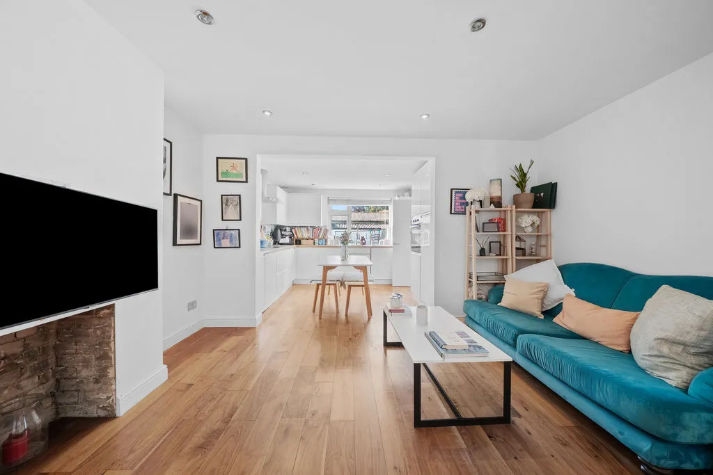 First Avenue, Walton-On-Thames KT12 2HL, photo 2