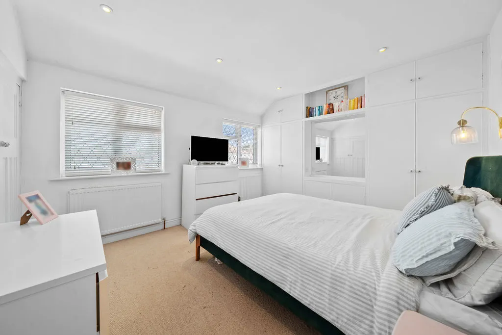 First Avenue, Walton-On-Thames KT12 2HL, photo 5
