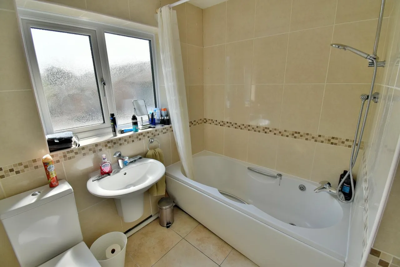 Coppice Avenue, BH22, photo 15