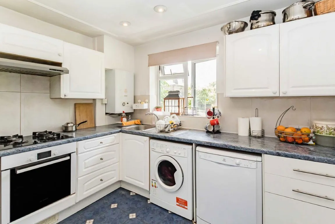 Thornbury Road, TW7, photo 3