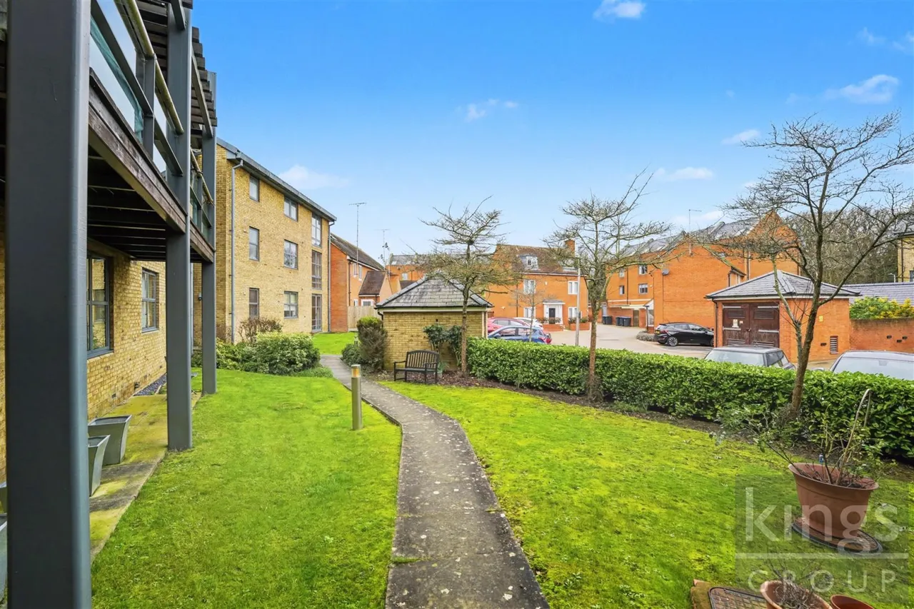 Soper Square, Newhall, photo 16