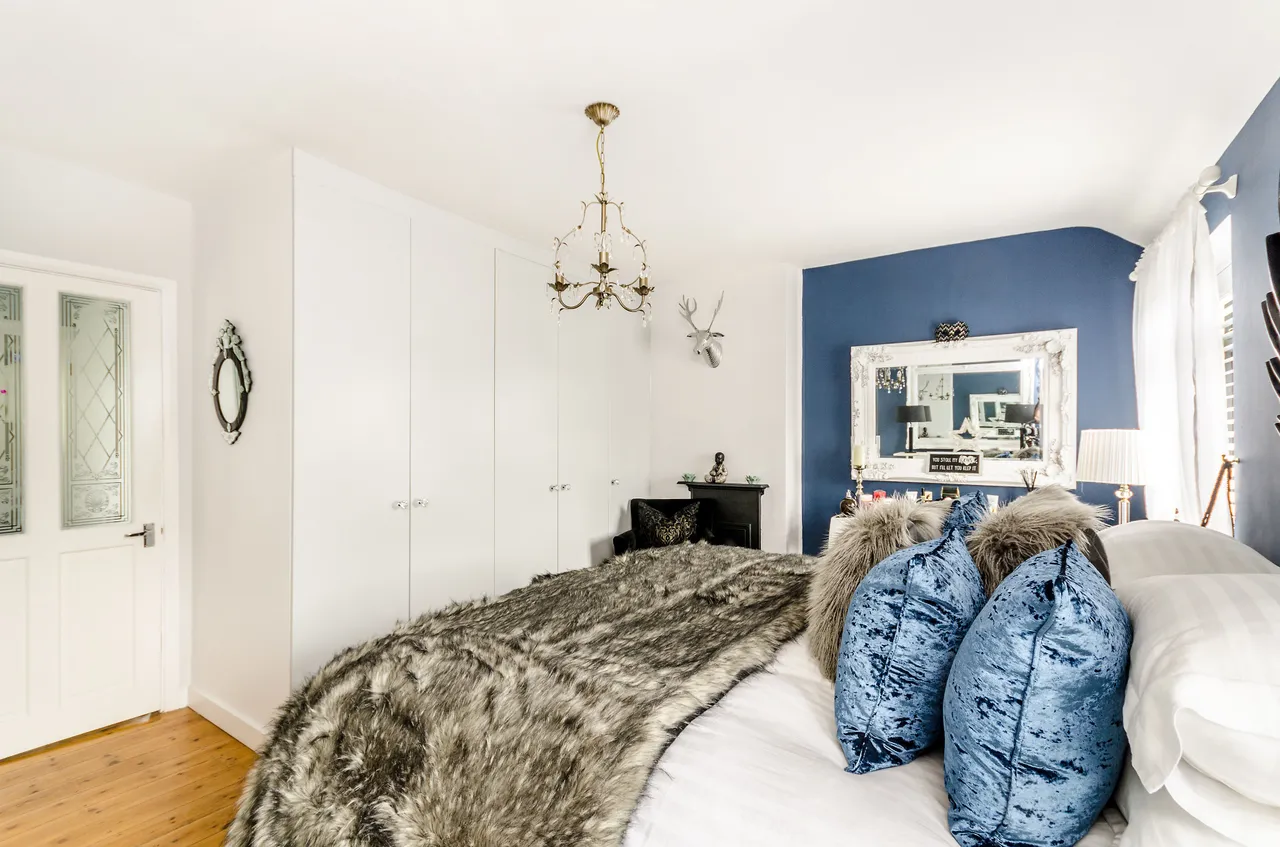 41 Charlton Park Lane, London, photo 8