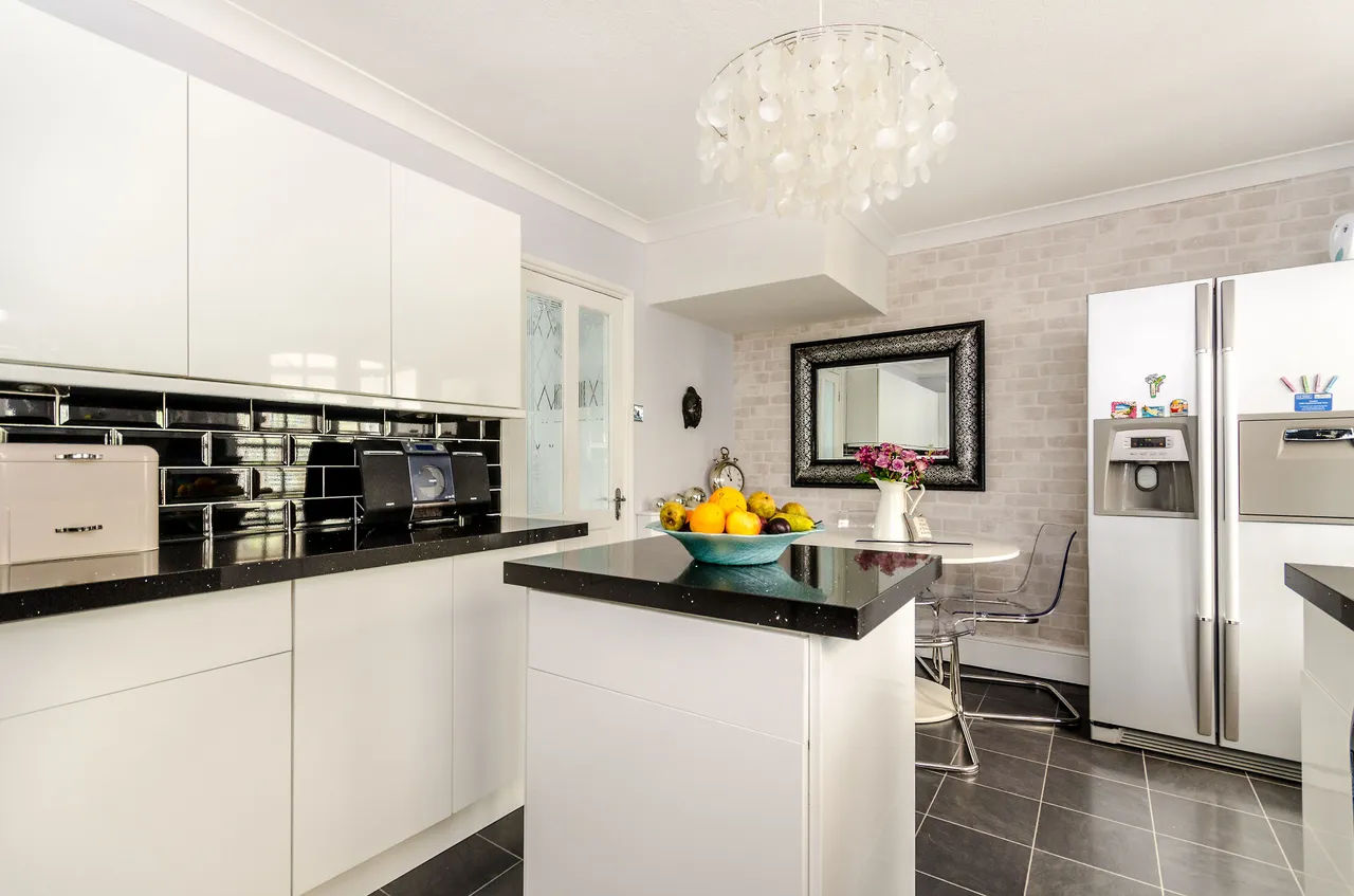 41 Charlton Park Lane, London, photo 7