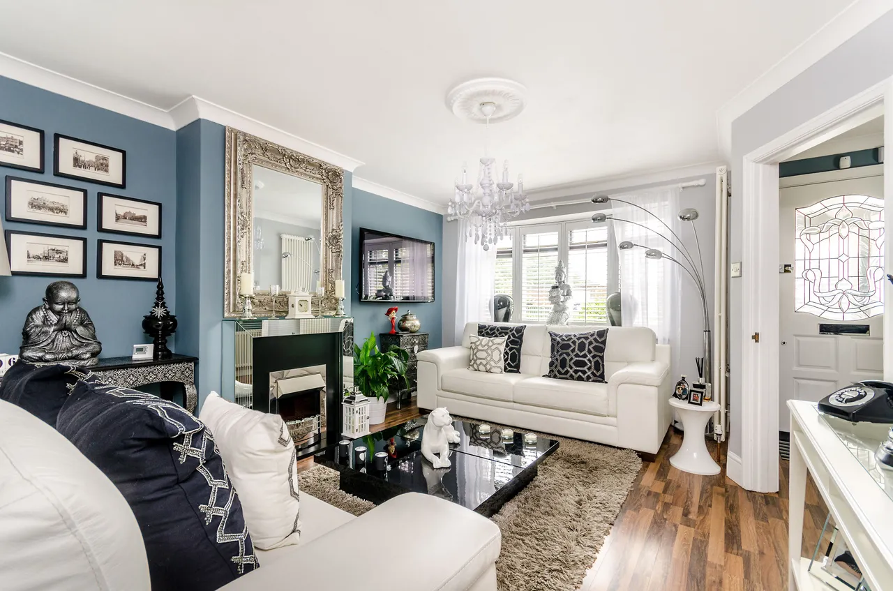 3 bed house to rent — 41 Charlton Park Lane, London