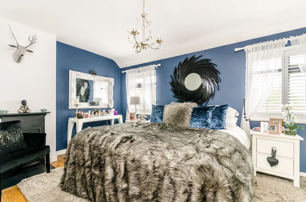 41 Charlton Park Lane, London, photo 4