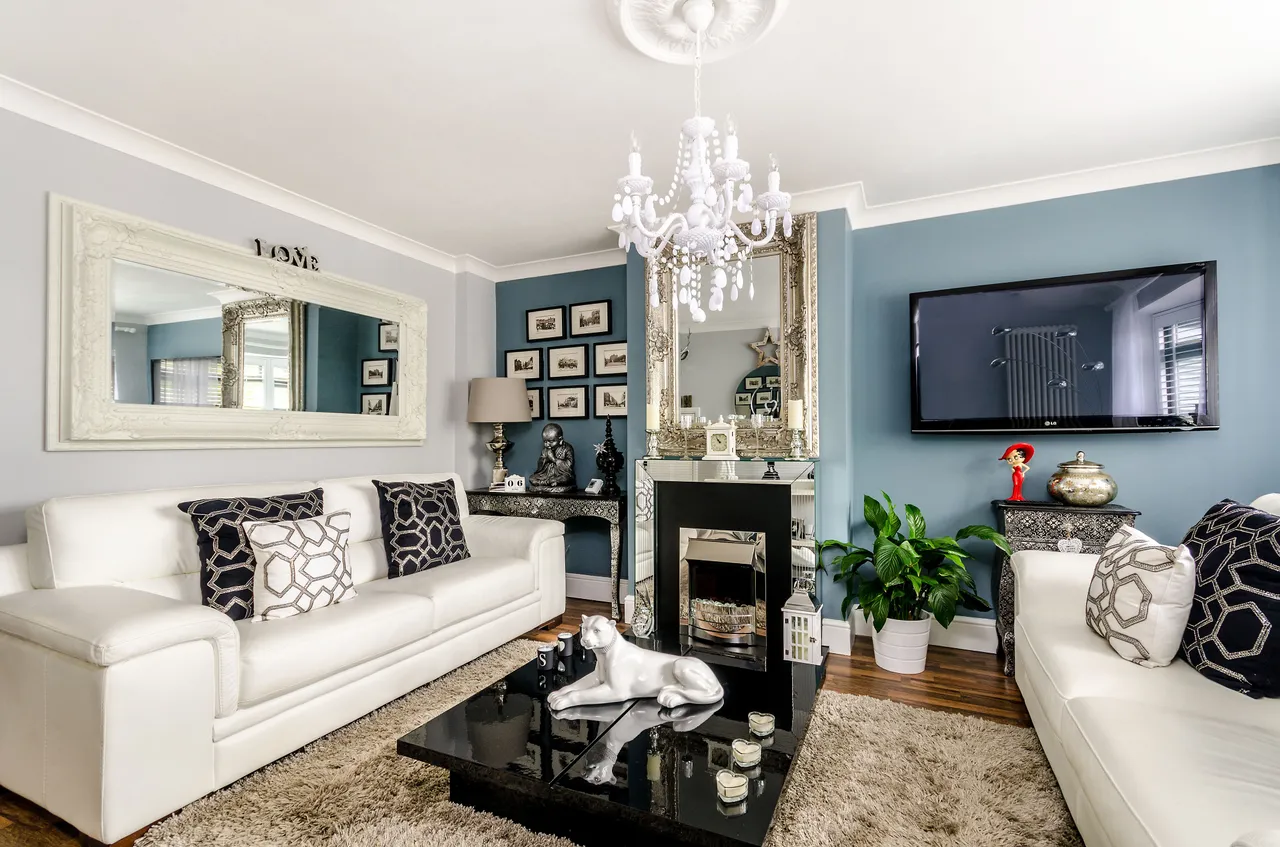 41 Charlton Park Lane, London, photo 5