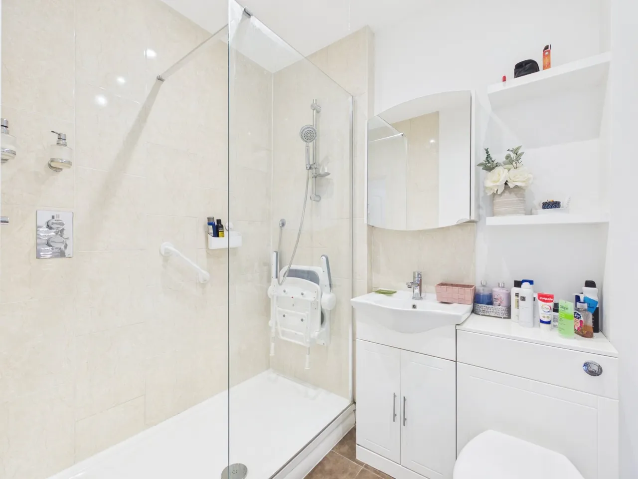 Ashford Crescent, Ashford, TW15, photo 8