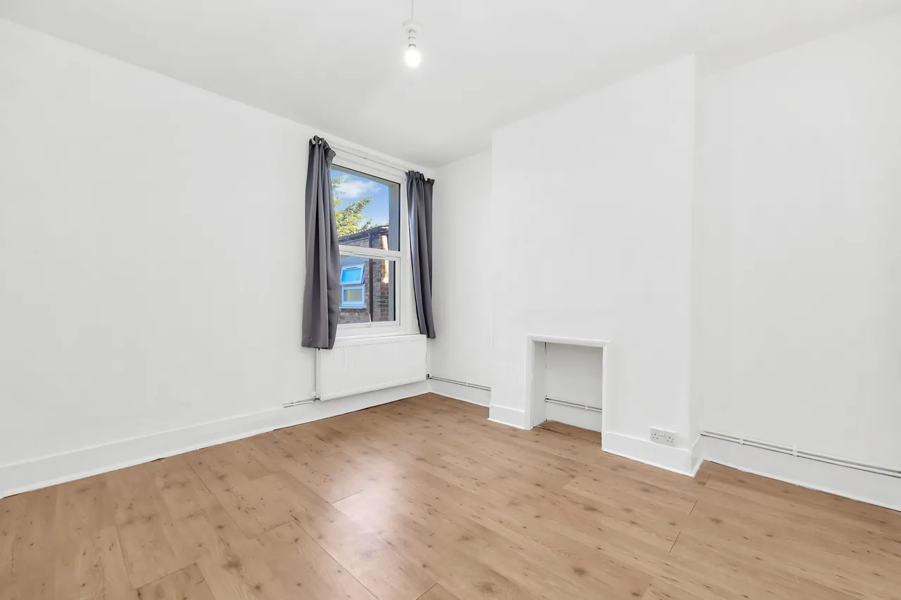 Deacon Road, London, NW2, photo 2