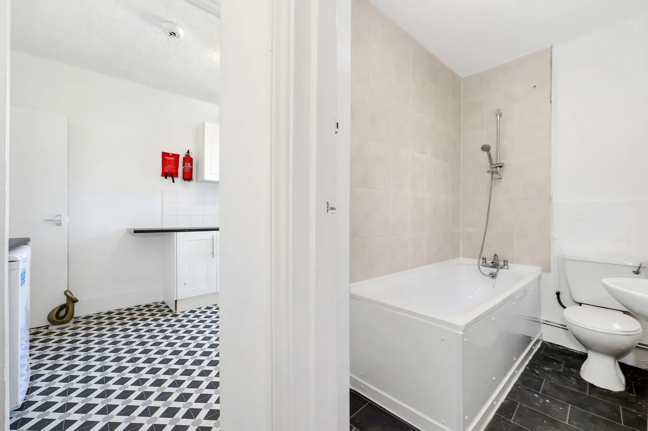 Deacon Road, London, NW2, photo 18